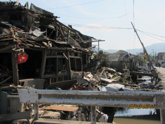 竜巻によって破壊された木造住宅