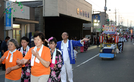 私もお祭りに参加し、楽しませていただきました。