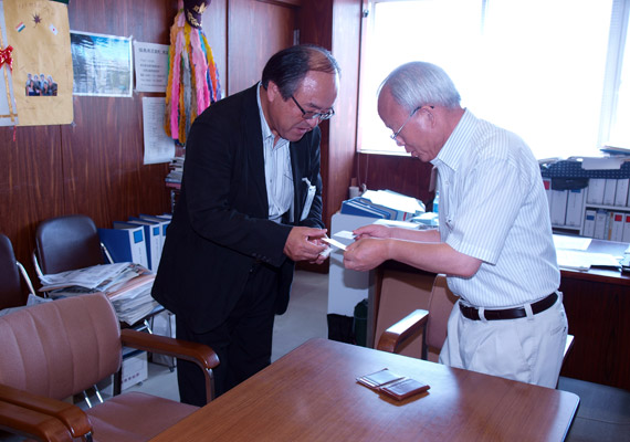 井戸川町長を囲んで、今回の激励会の趣旨をご説明させていただきました。