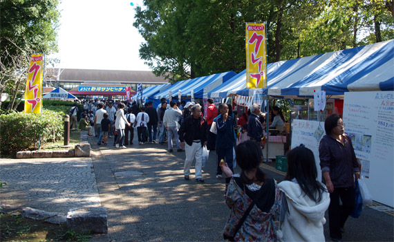 たくさんのお店が並んでいました。