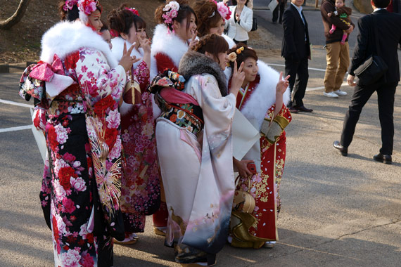 会場の外にて。よい天気に恵まれました。