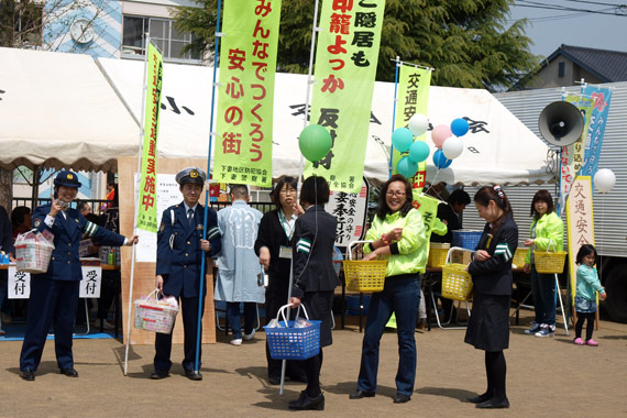 交通安全標語「ご隠居も印籠よっか反射材」