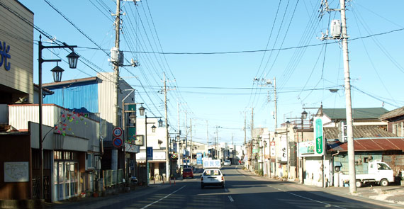 新春の下妻市内を行く