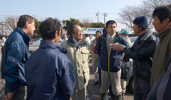 同行して下さった被災農家の方にお話を聞く