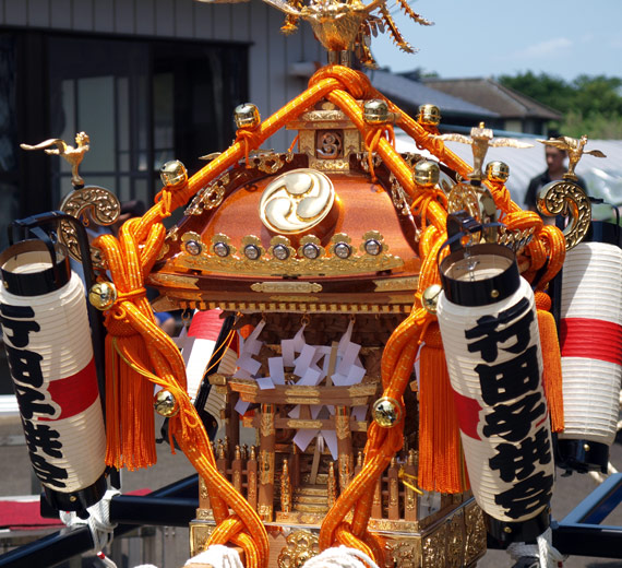 新調なった子供神輿