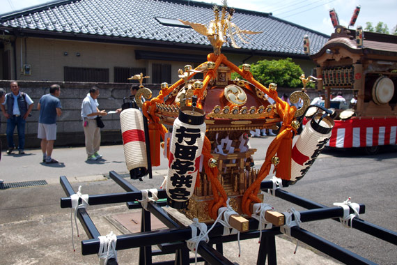 もう、ペンキ塗りはできないお神輿です