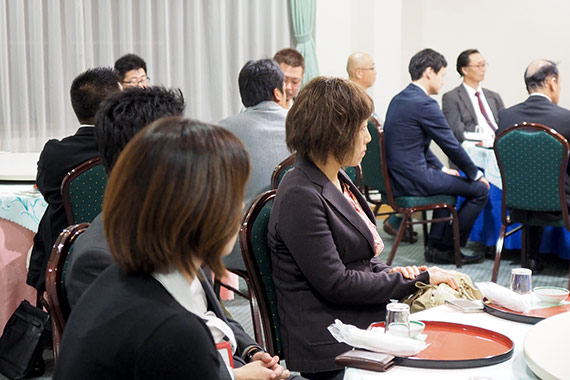 若者の多い三峰会