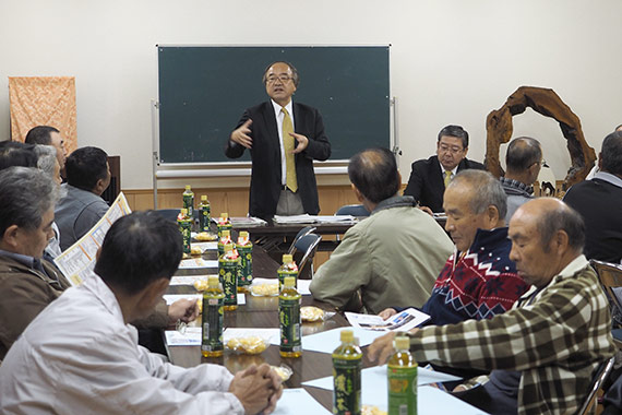 茨城県の近況と問題について、お話しをしました。今月は、茨城県は、「教育月間」であること、最近の「規範意識の低下」に危機感を持っていること、身の回りの教育から見直すべきと考えていること、茨城県の予算の２５%は、教育関係が占めているが、教育は、全ての基本であると考えていること、などをお話させていただきました。